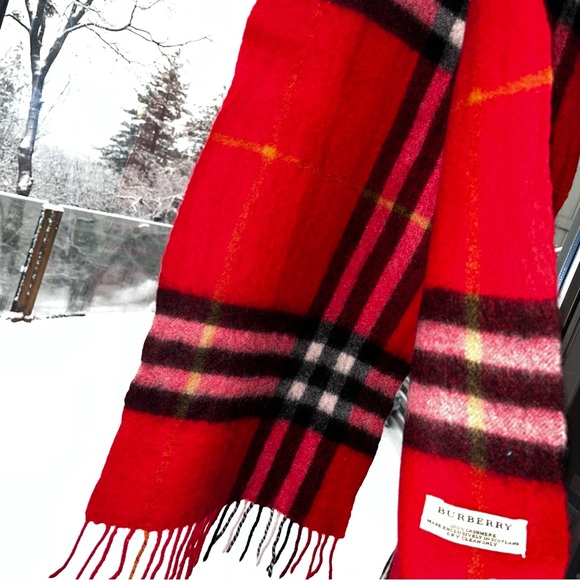 Burberry: Cashmere Giant Check Fringe Lambswool Scarf (Red) - Picture 2 of 14